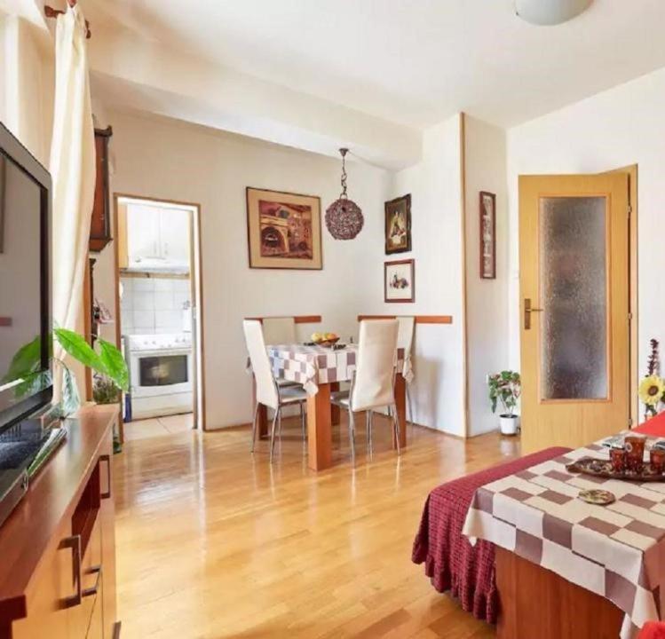 Apartamento Bohemian Quarter / City Park, Free Parking Skopie Exterior foto